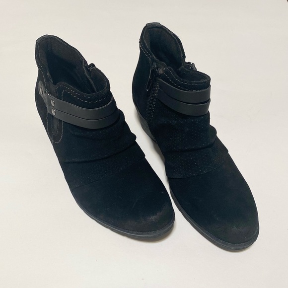 Earth Origins Suede Bootie - Picture 3 of 8